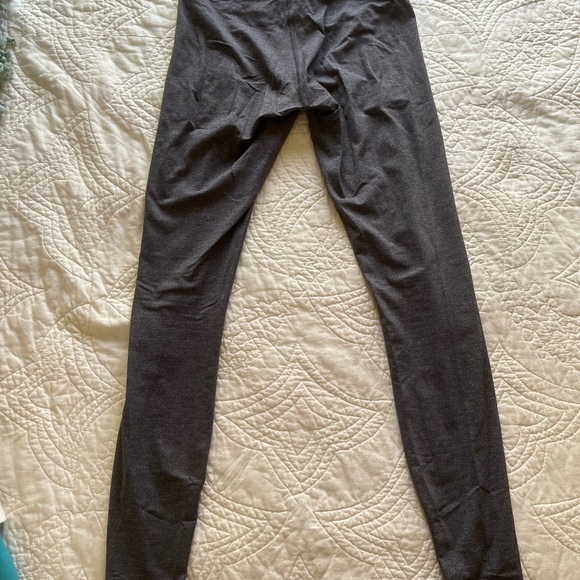 20% OFF 2+ BUNDLES! Lululemon Leggings. Charcoal. Size 6 - Picture 4 of 11